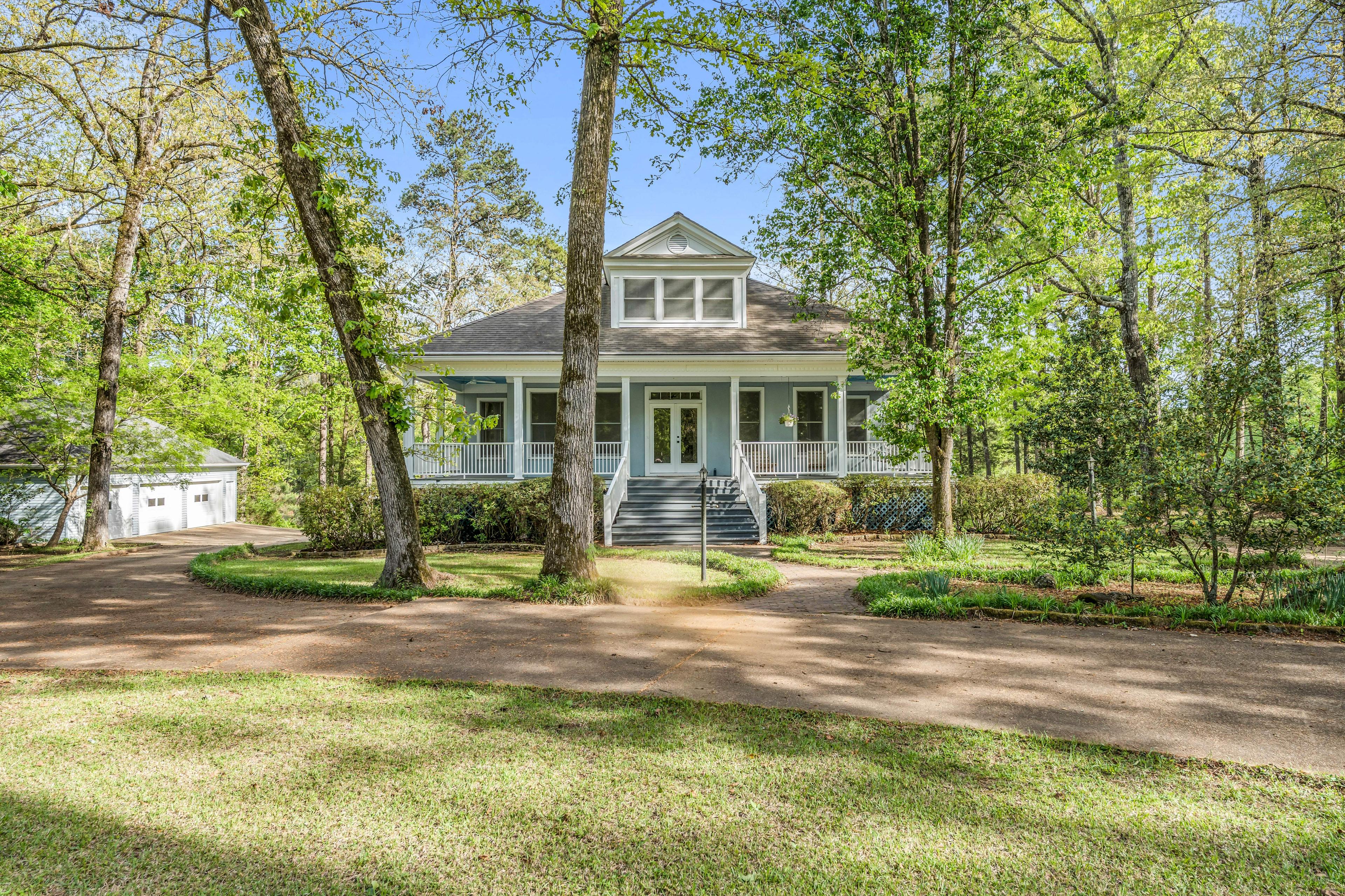 Lakeview Dr, Starkville, MS 39759