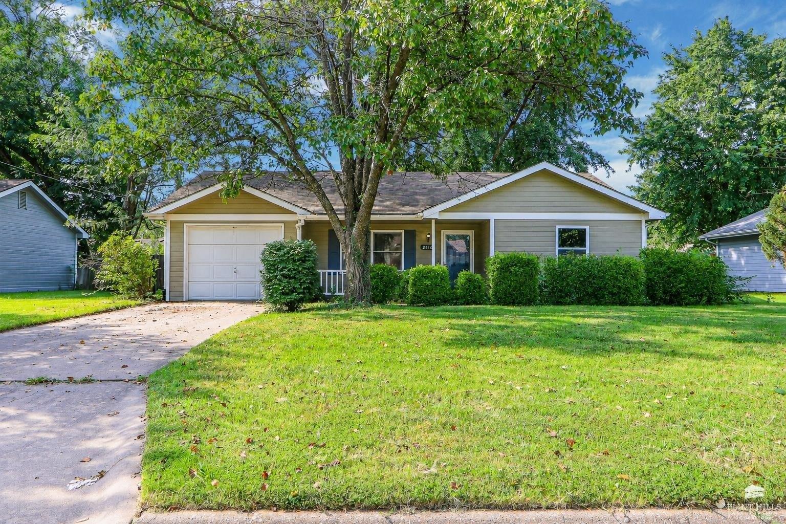 Spain Dr, Manhattan, KS 66502
