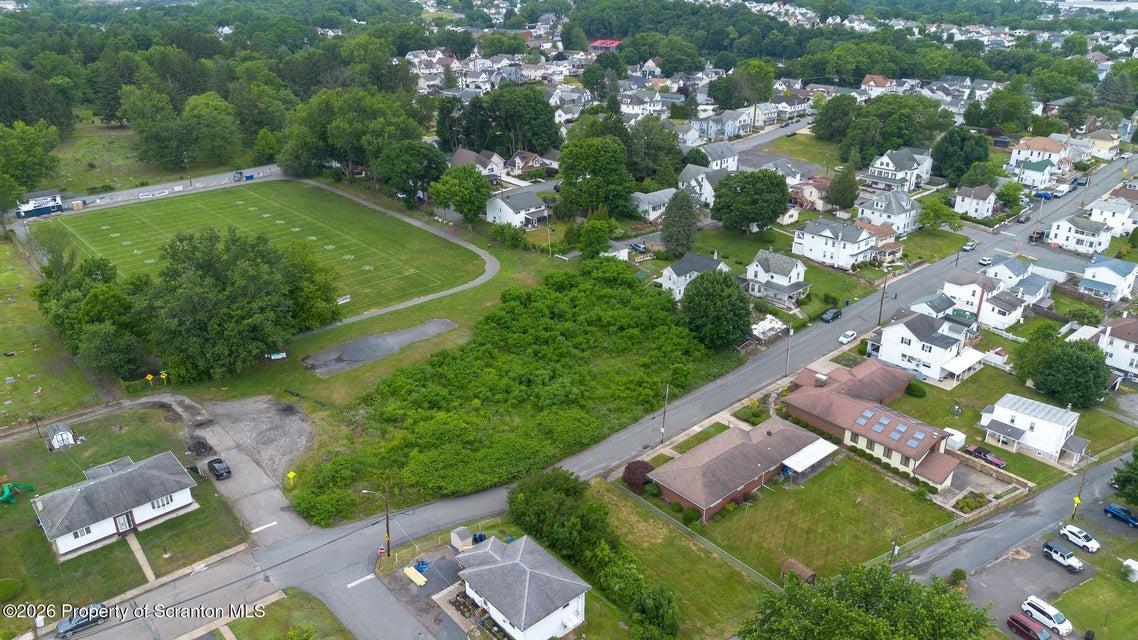 E Oak St, Pittston, PA 18640