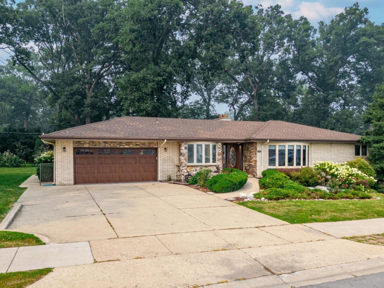 E Irving Park Rd, Roselle, IL 60172