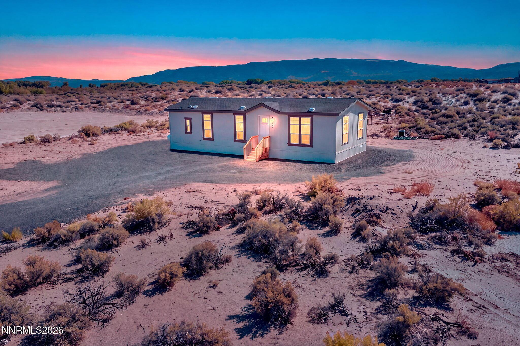 E 10th St, Silver Springs, NV 89429