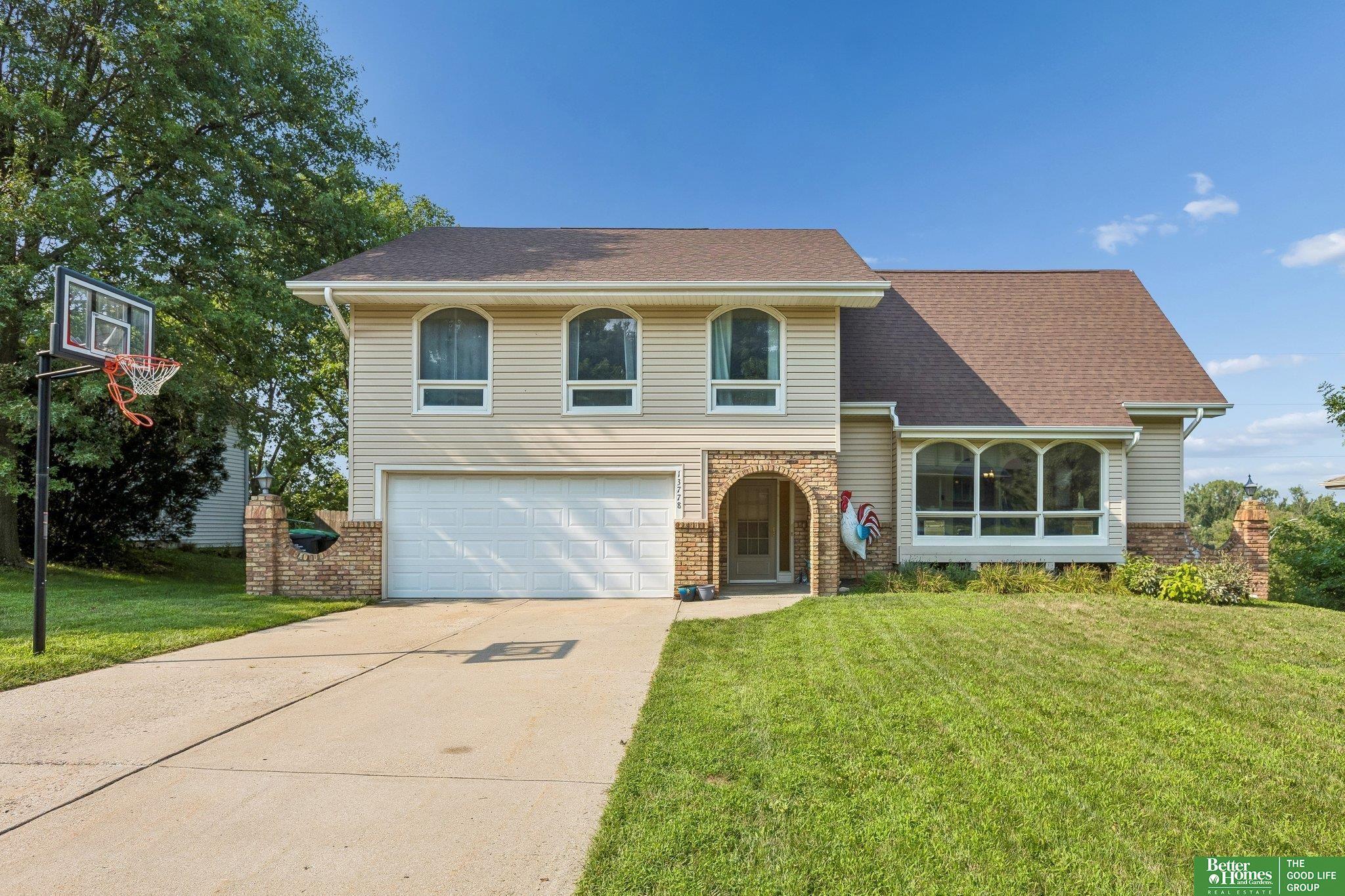 Pierce St, Omaha, NE 68144