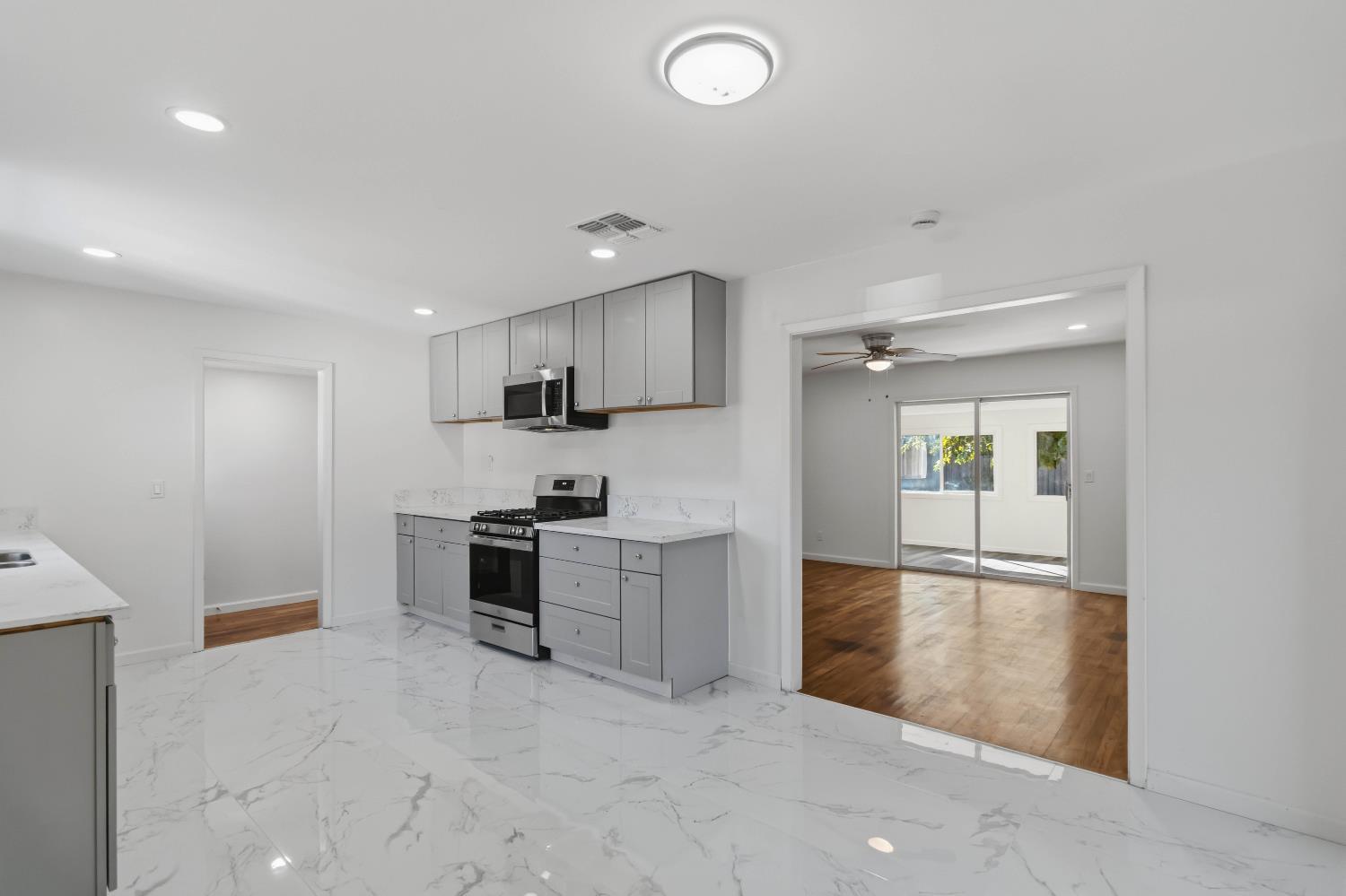 16th St, Olivehurst, CA 95961