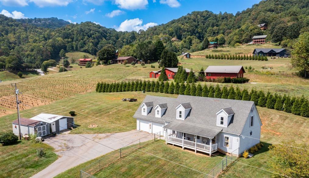 Yates Cove Rd, Waynesville, NC 28785