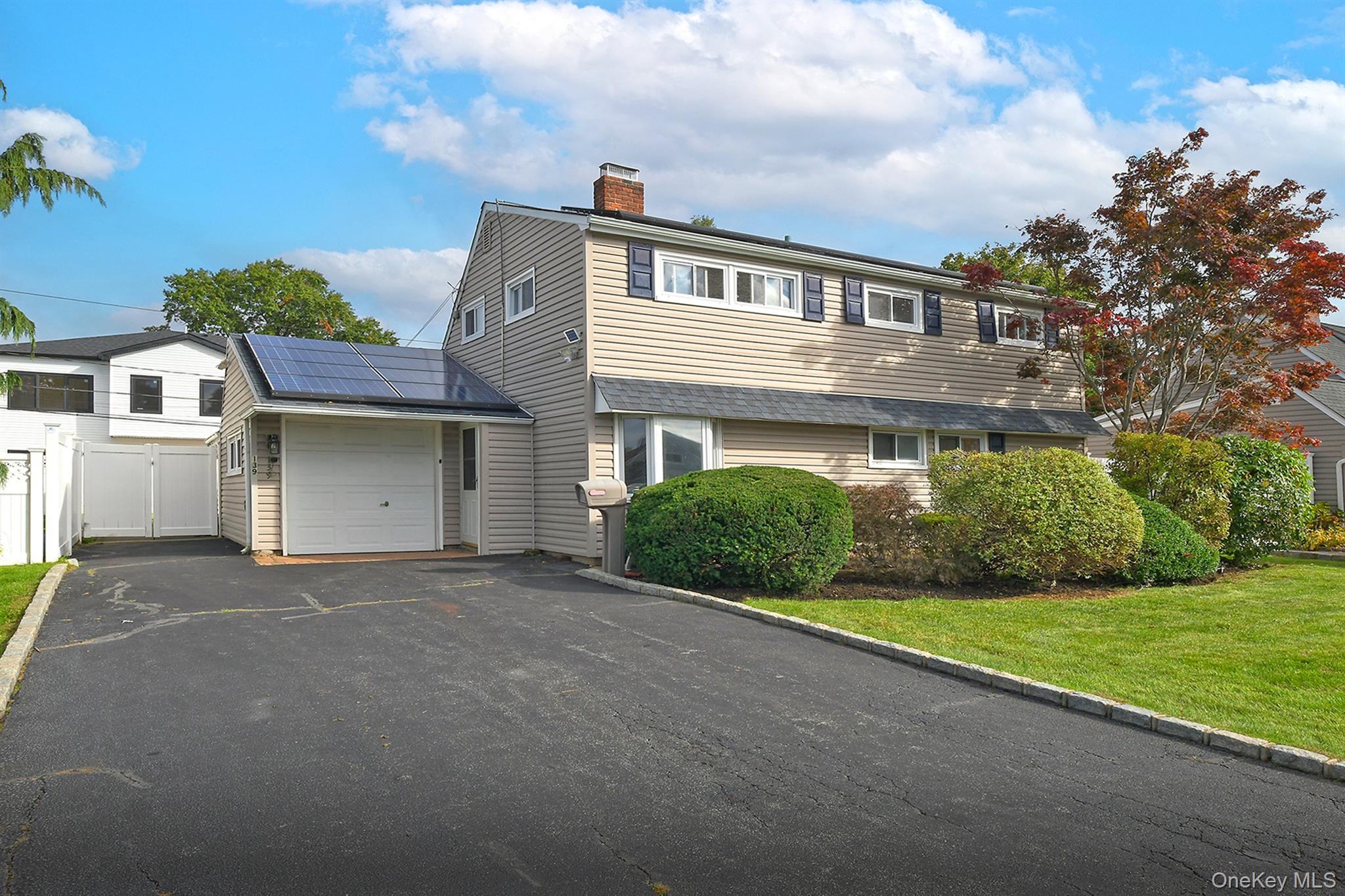 Horn Ln, Levittown, NY 11756