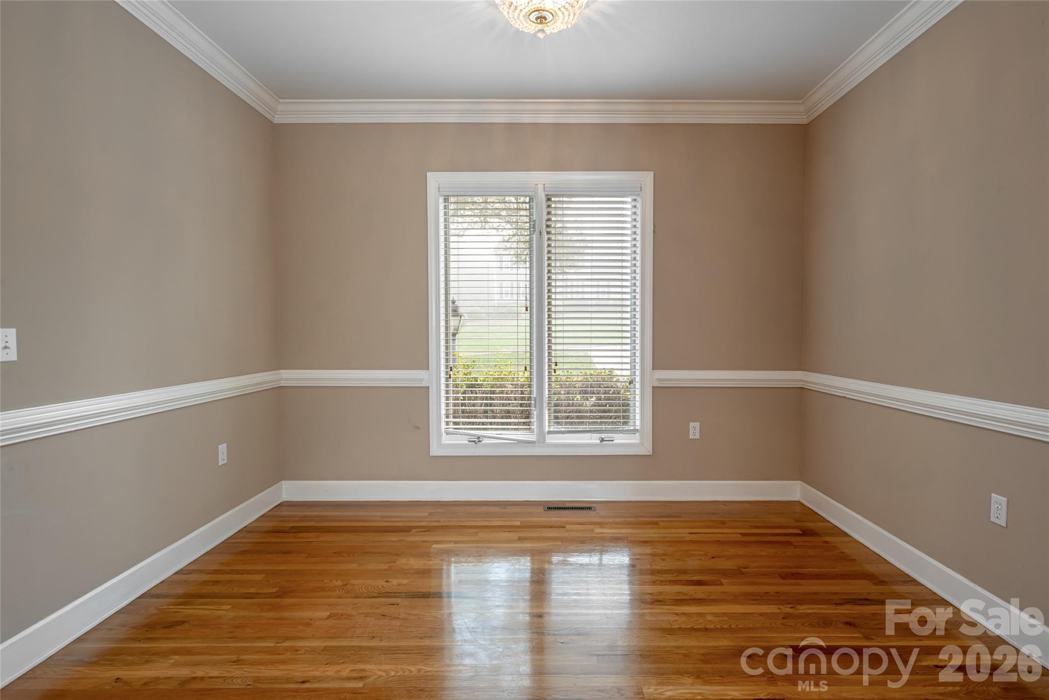Elmhurst Dr Ne, Hickory, NC 28601