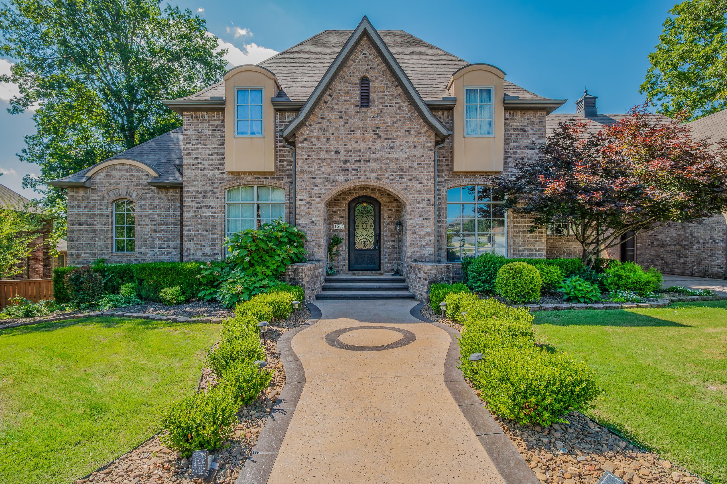 Ne Chapel Hill Dr, Bentonville, AR 72712
