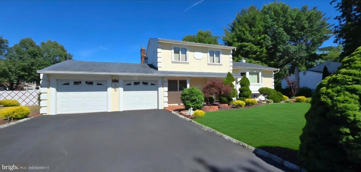 Tuscarora Cir, Old Bridge, NJ 08857