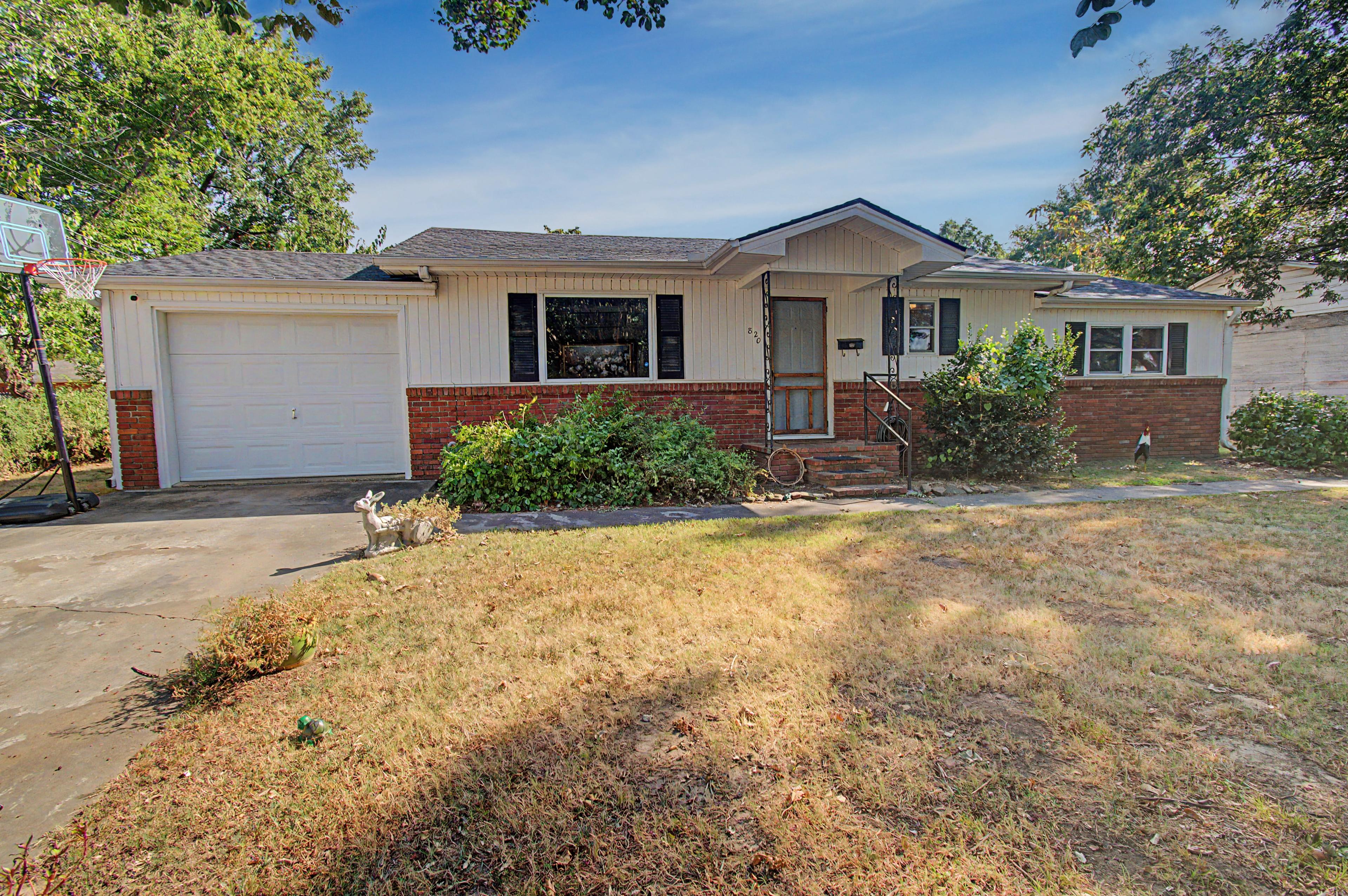W Jefferson Ave, Checotah, OK 74426