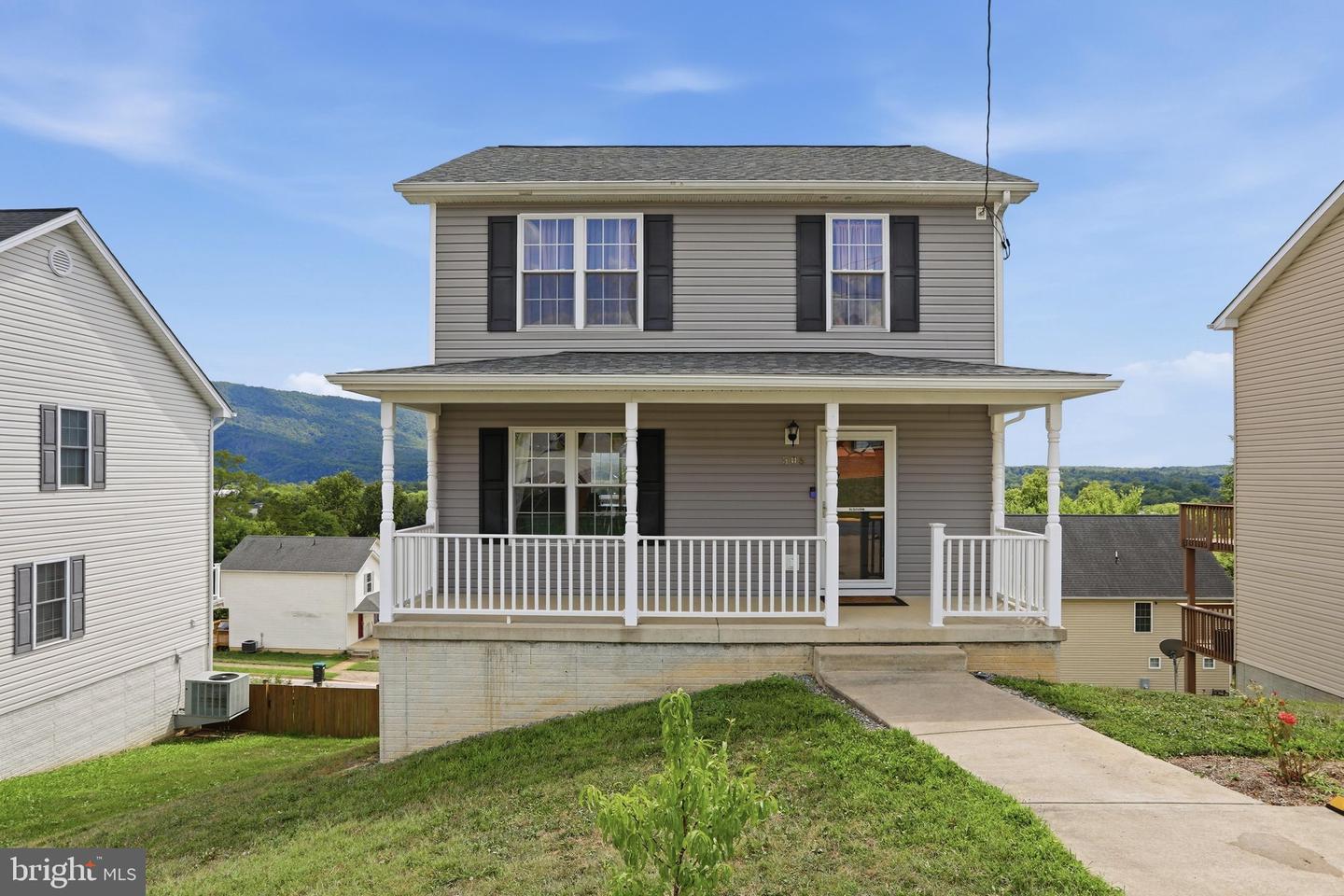 Thompson St, Strasburg, VA 22657