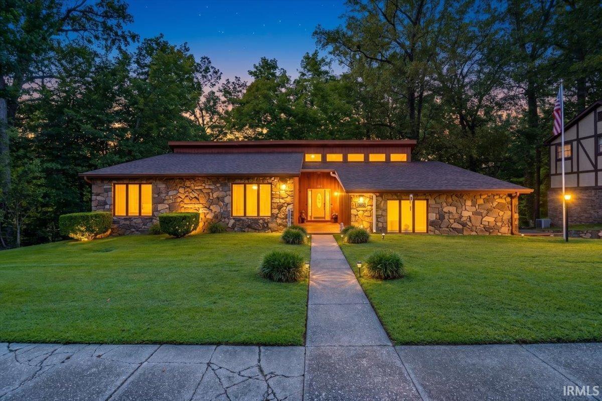 W Esche Dr, Newburgh, IN 47630