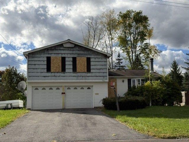 Tree Line Dr, Liverpool, NY 13090