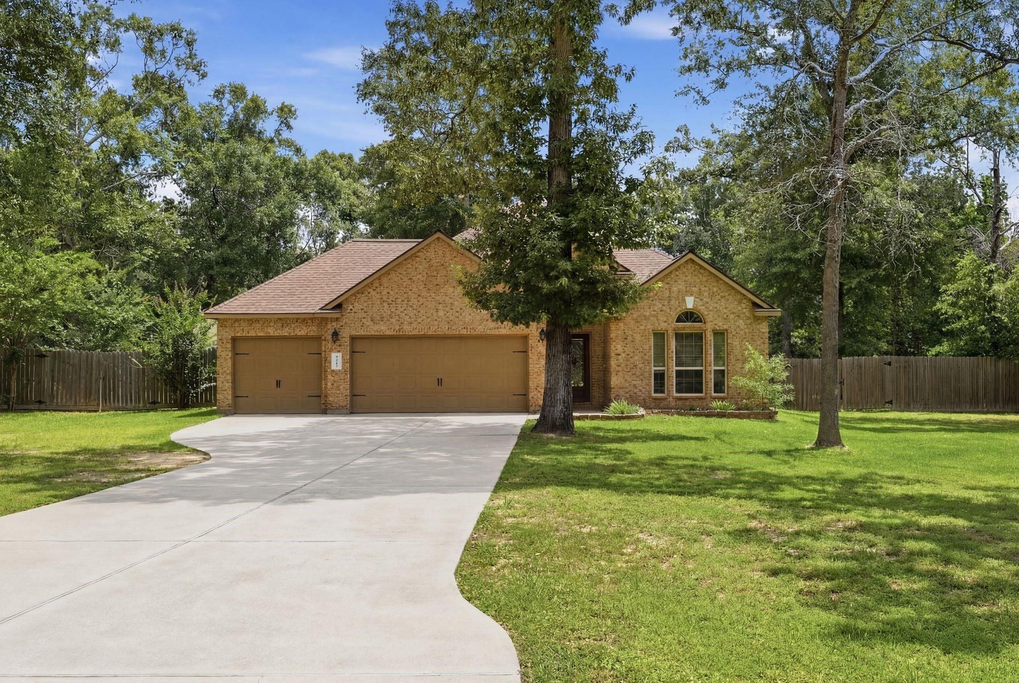 Silver Back Trl, Conroe, TX 77303