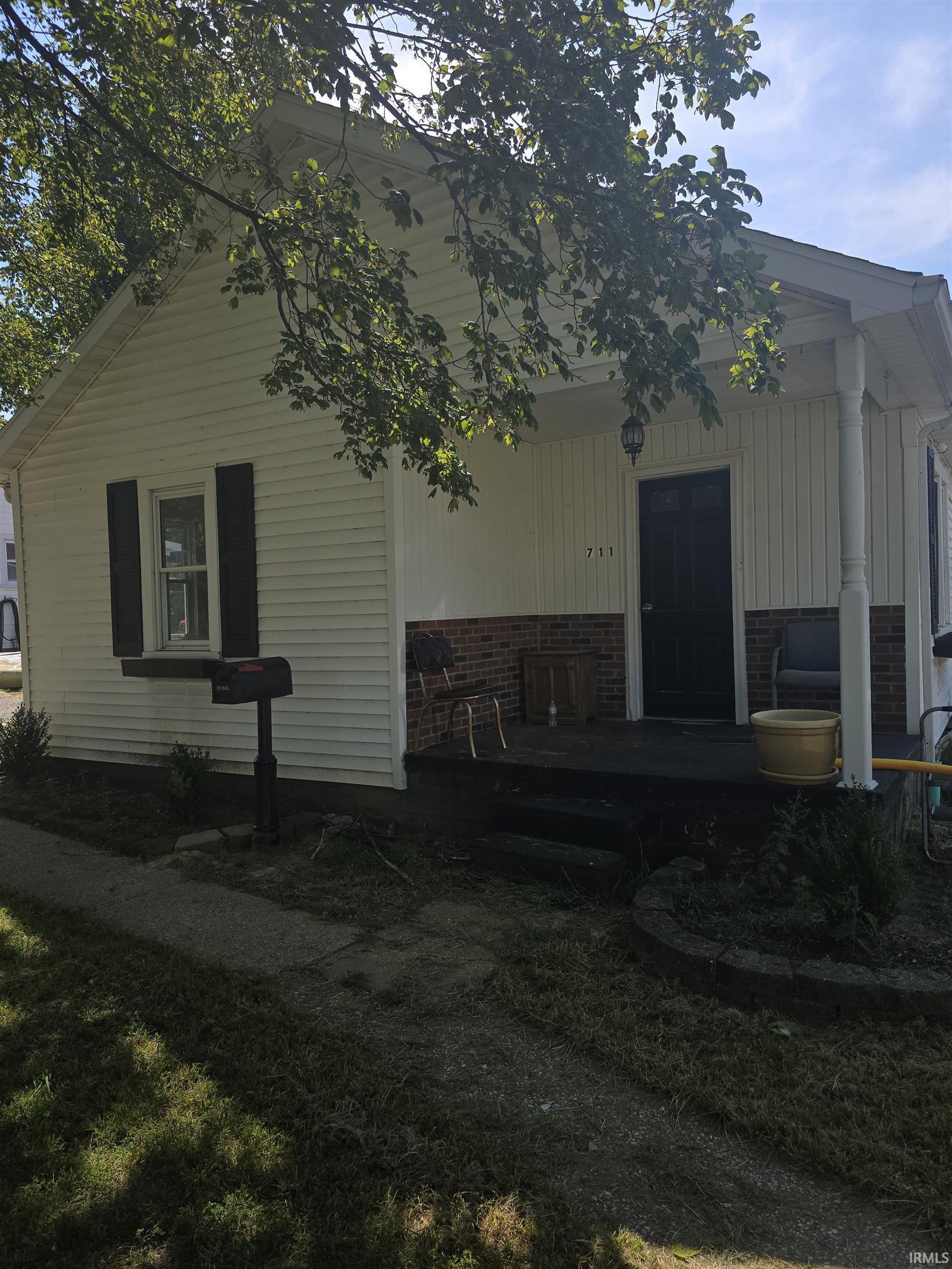 E Oak St, Boonville, IN 47601