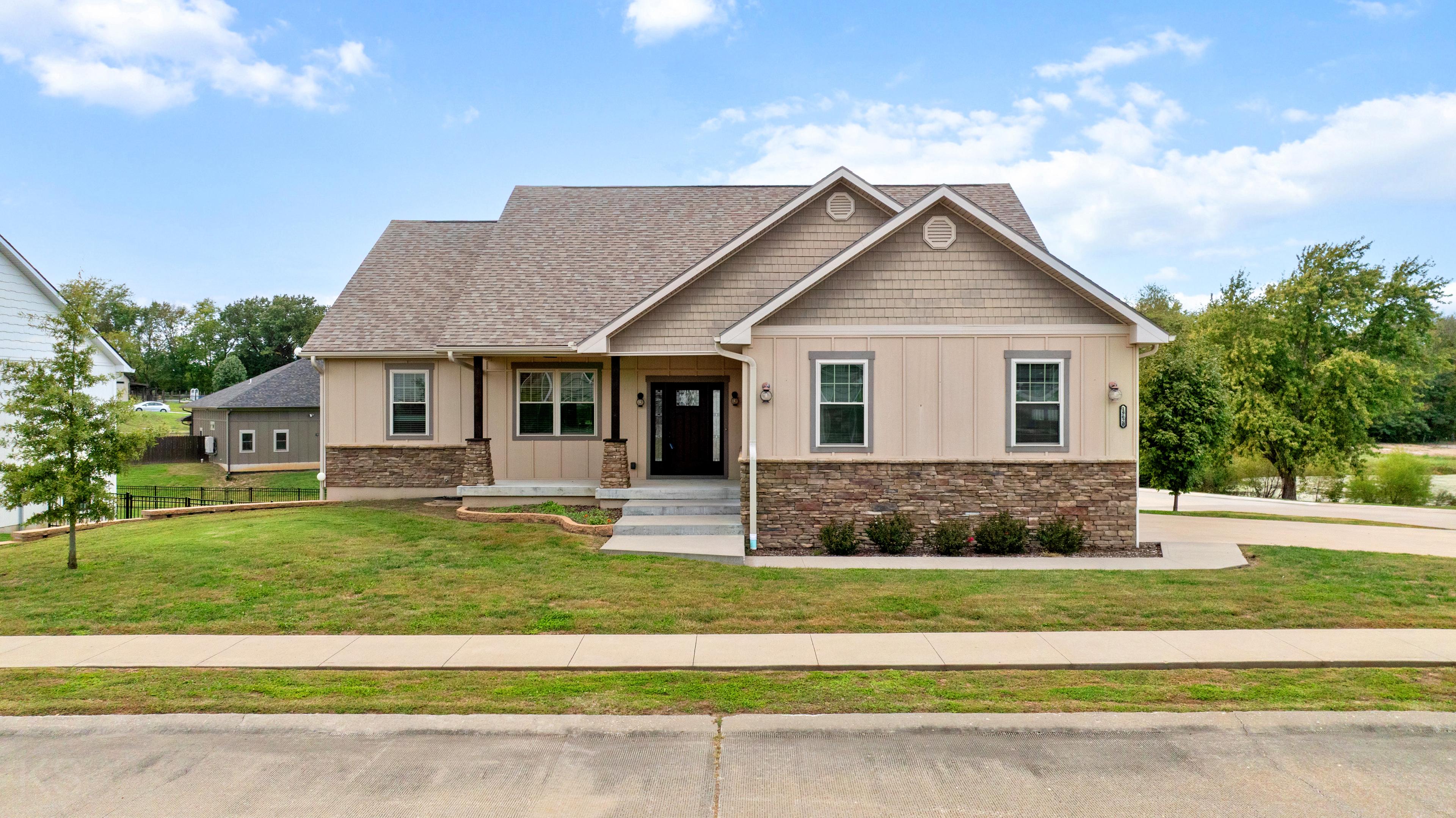 Hummingbird Rd, Sedalia, MO 65301