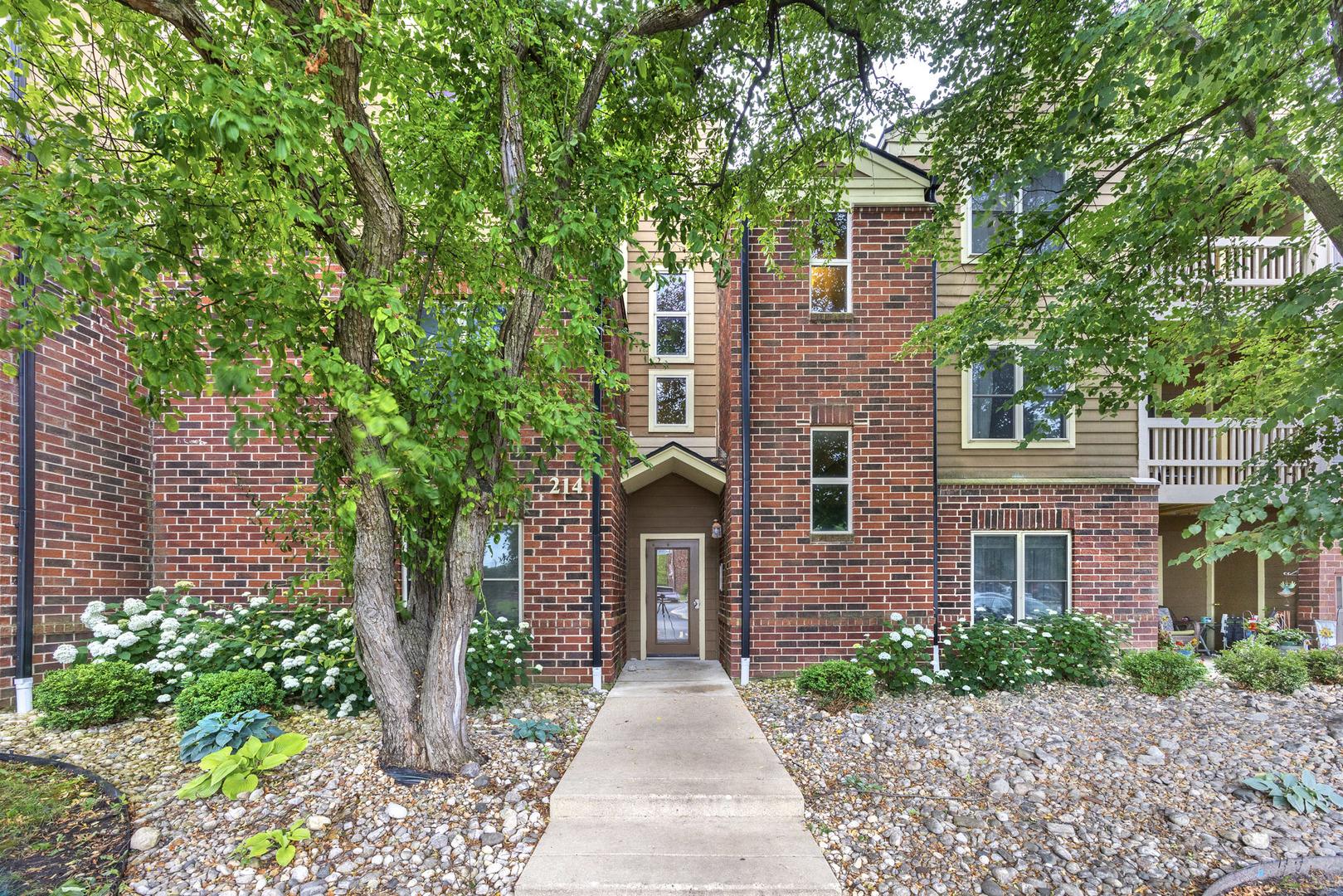 Glengarry Dr, Bloomingdale, IL 60108