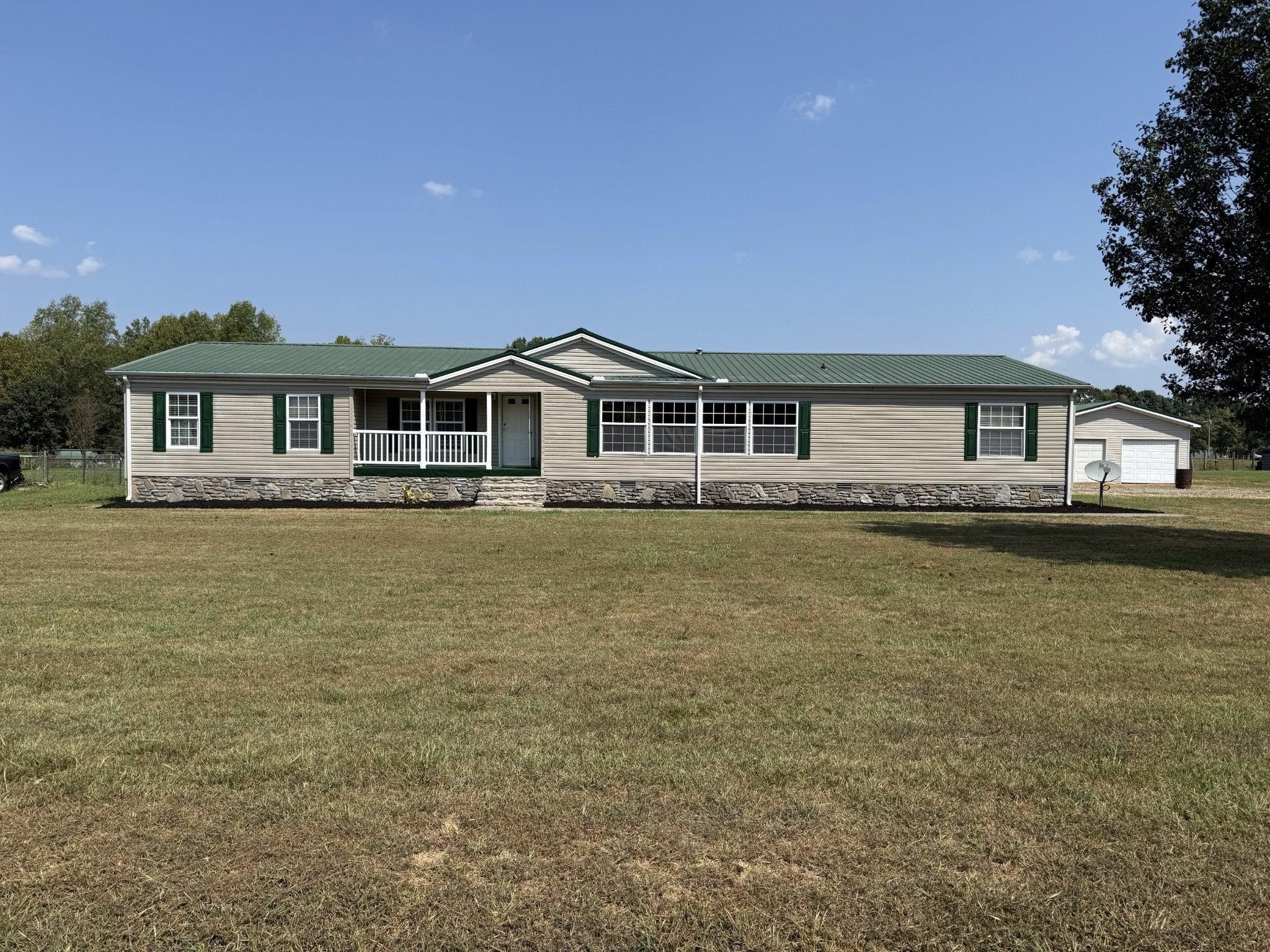 Pointe Ln, Lafayette, TN 37083