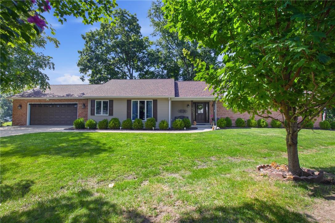 Warren Ave, Charleston, IL 61920