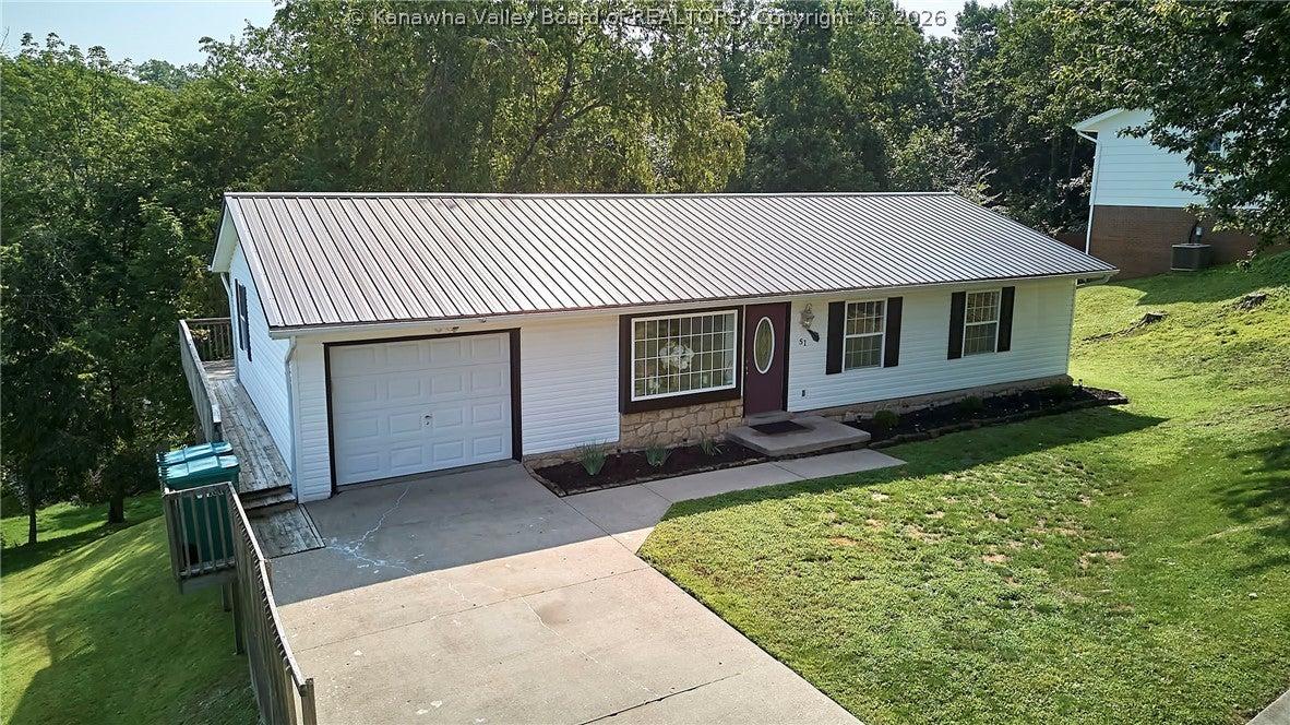 Cambridge Dr, Culloden, WV 25510