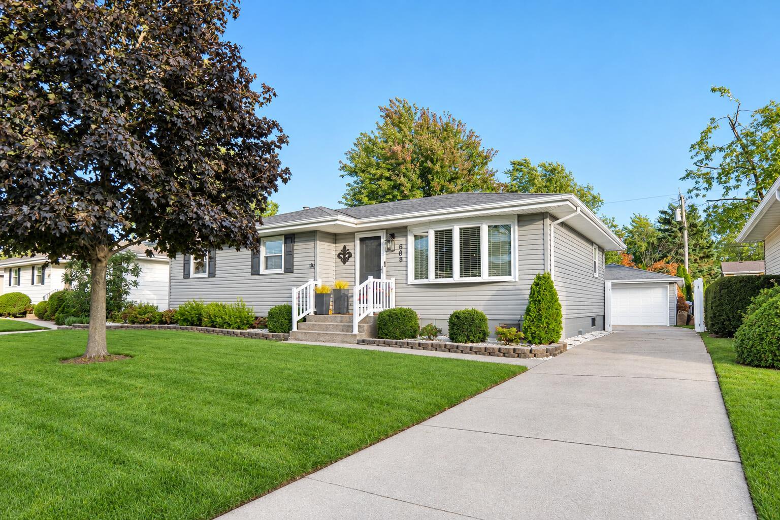 Tyler Ave, Dyer, IN 46311