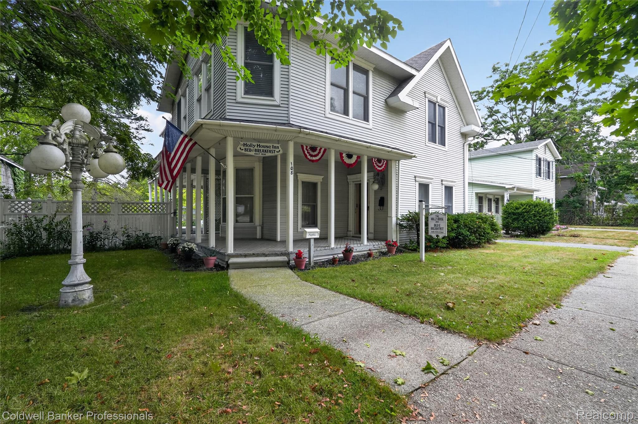 College St, Holly, MI 48442