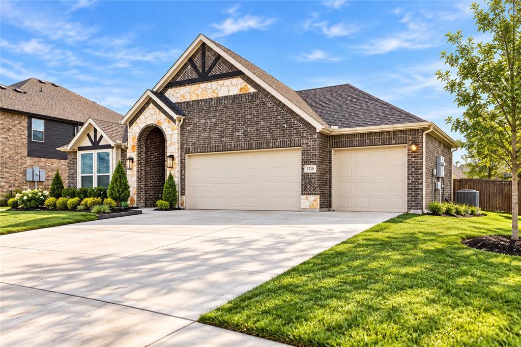 Newport Ln, Cedar Hill, TX 75104