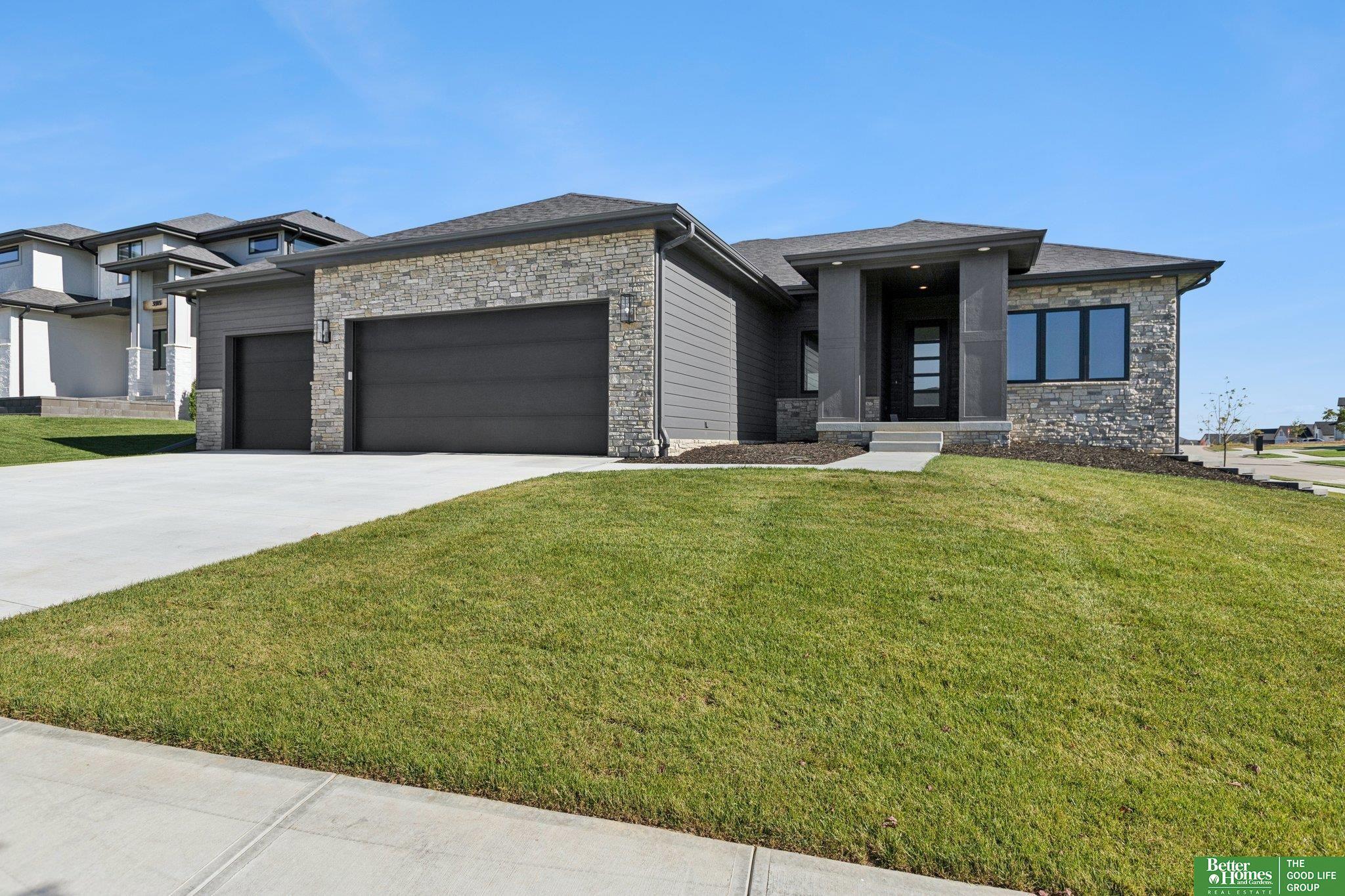 S 212th St, Elkhorn, NE 68022
