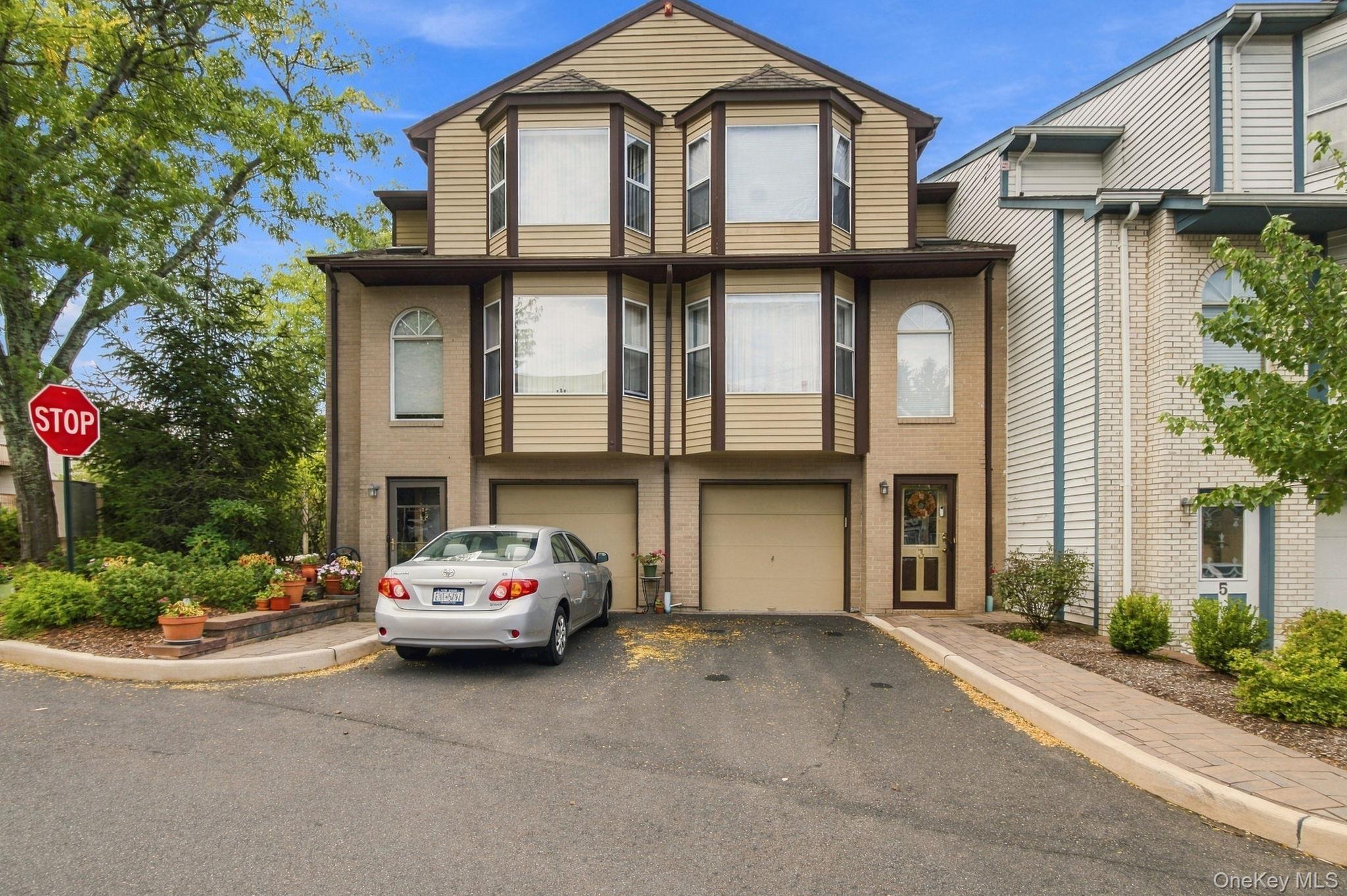 Nottingham Ct, Nanuet, NY 10954