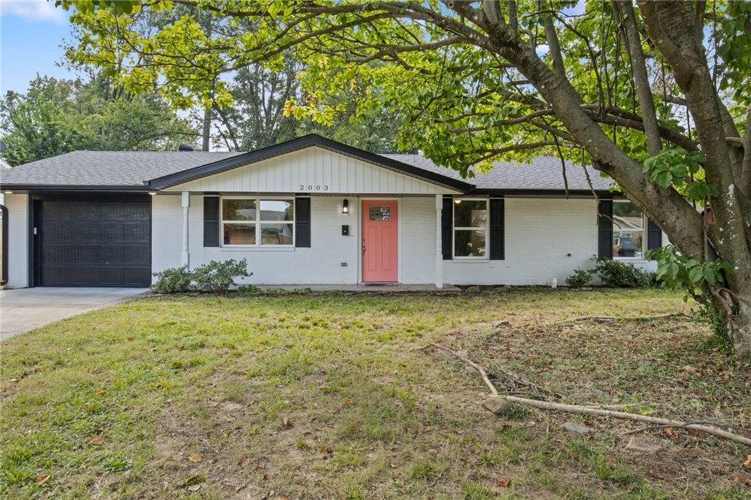 Dee Ave, Springdale, AR 72762