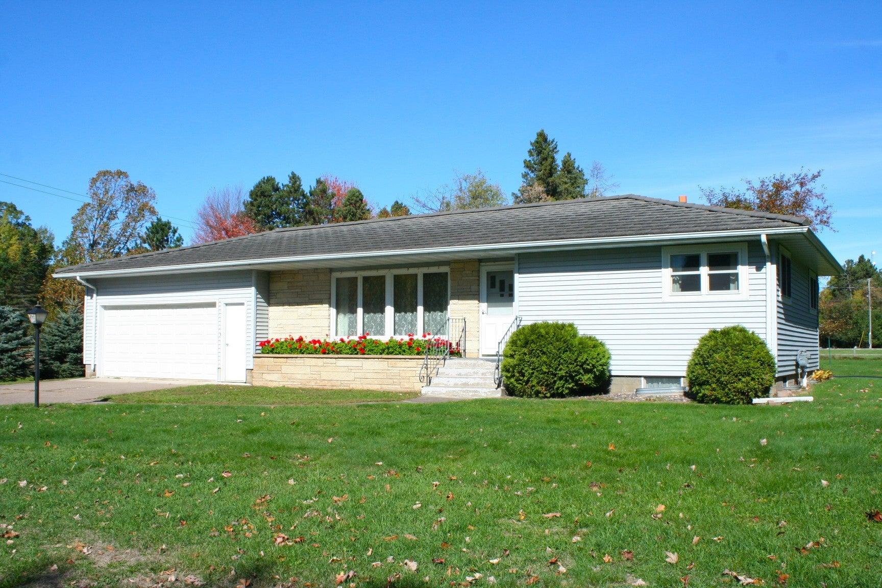 College Ave W, Ladysmith, WI 54848