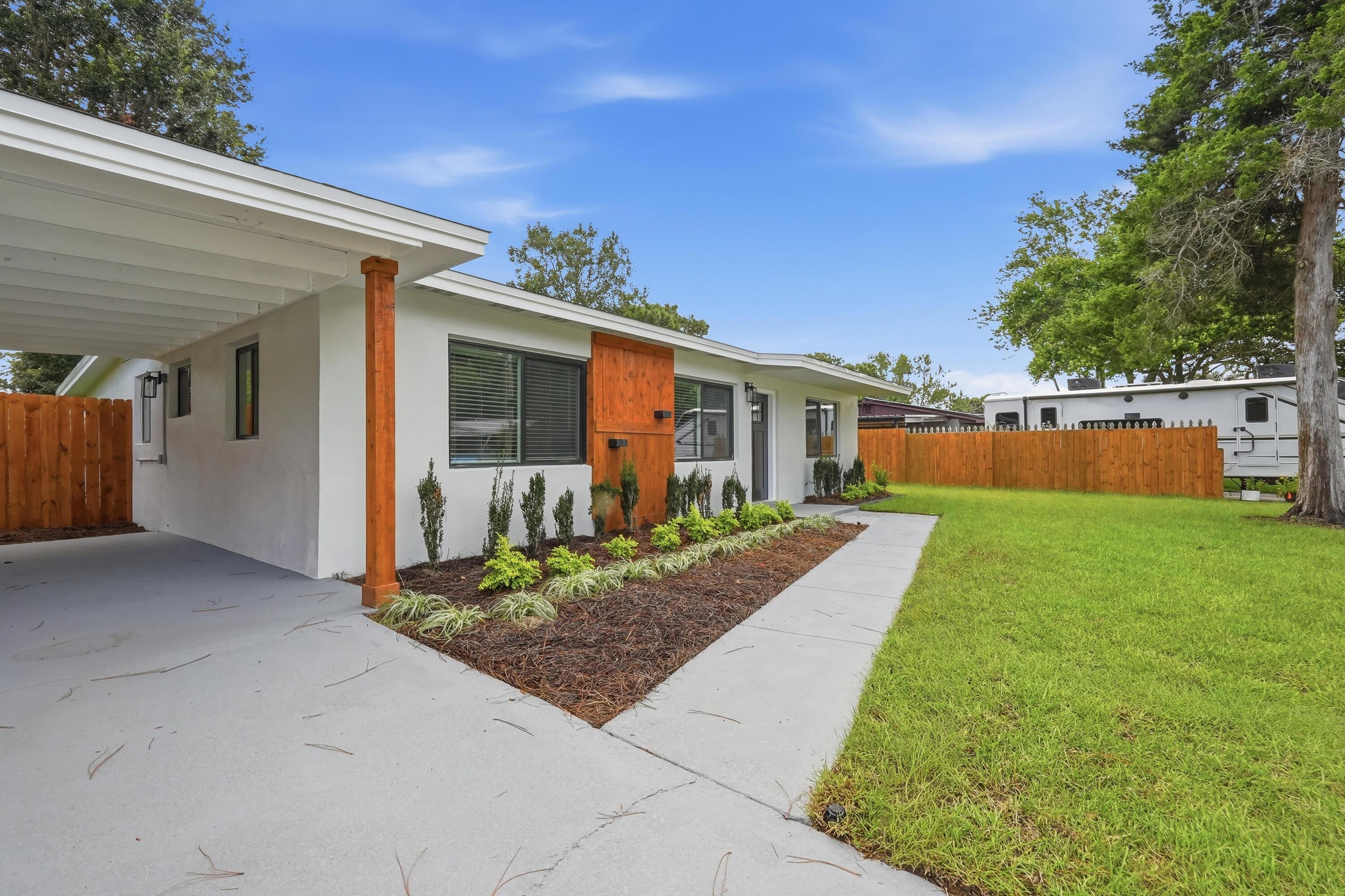 Cornwall Ter, Mary Esther, FL 32569