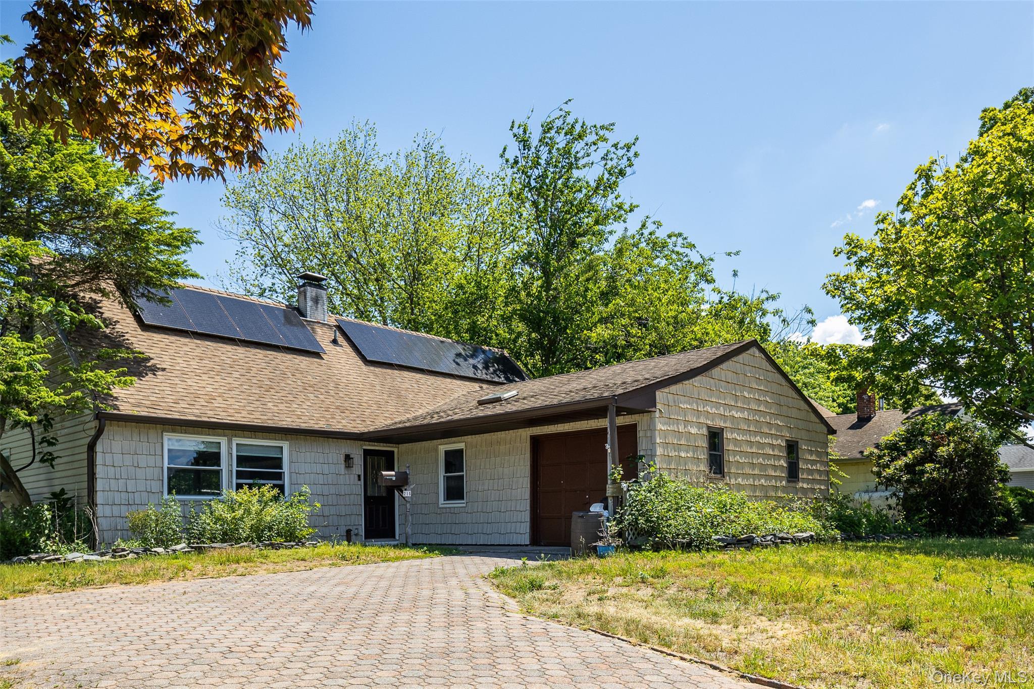 Avondale Dr, Centereach, NY 11720