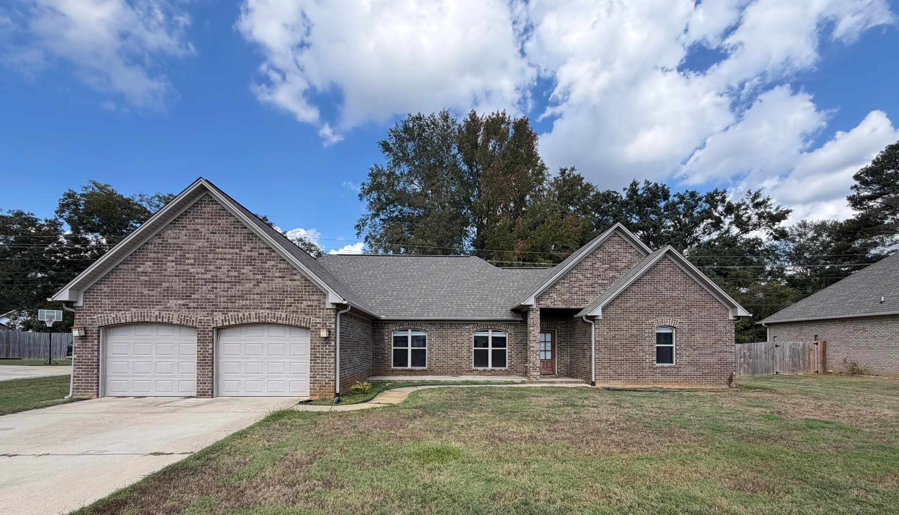 Creekwood Cir, Saltillo, MS 38866