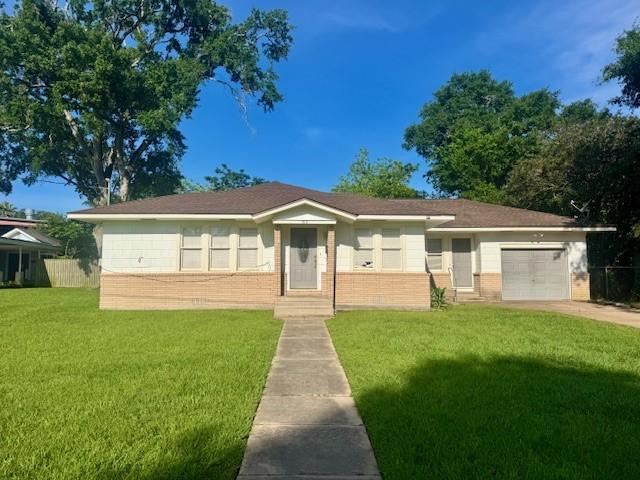 Fowlkes St, Sealy, TX 77474