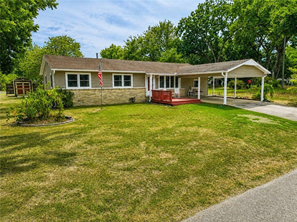 W 1st St, Pineville, MO 64856