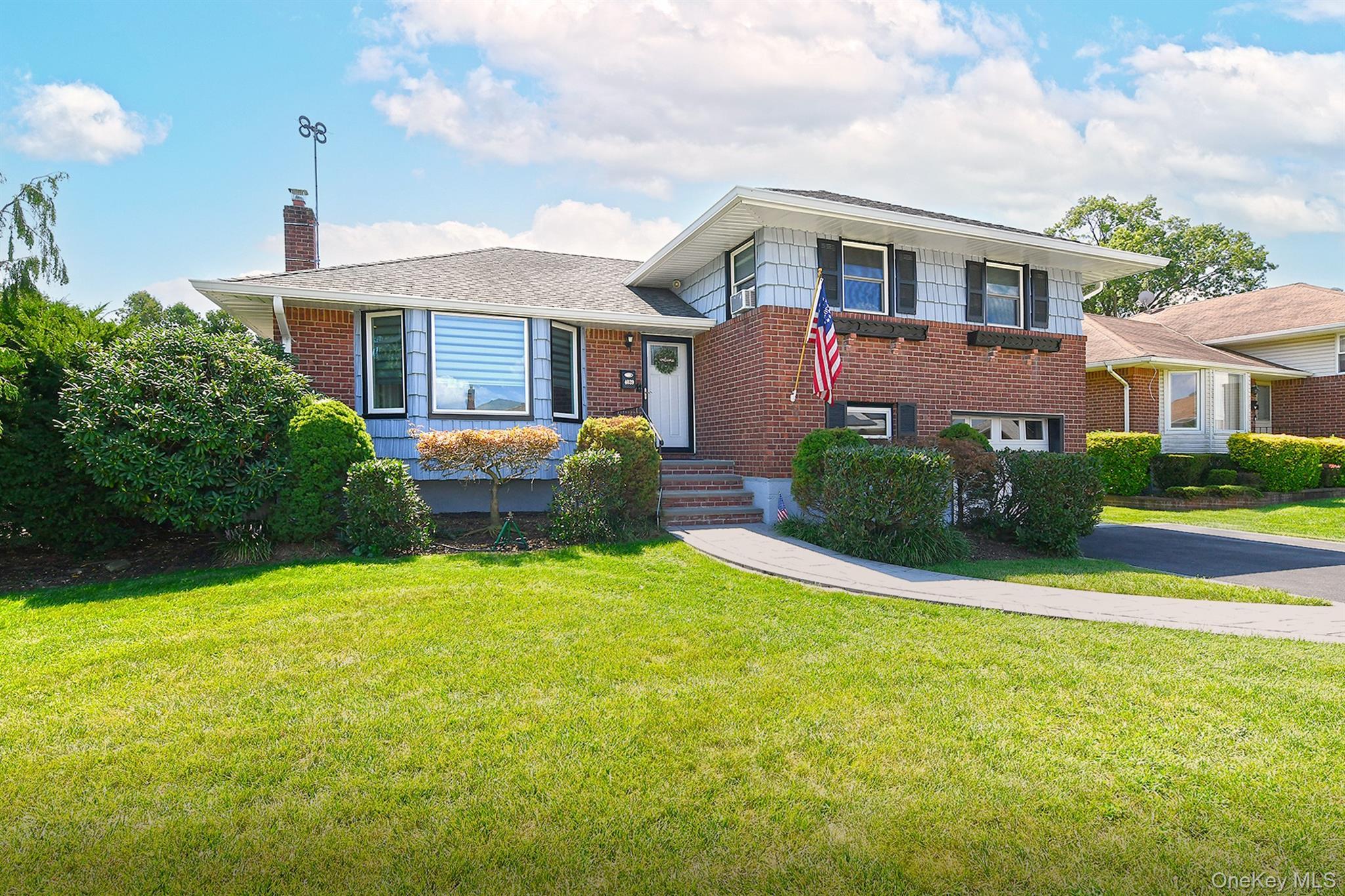 Hahn Ave, Bethpage, NY 11714