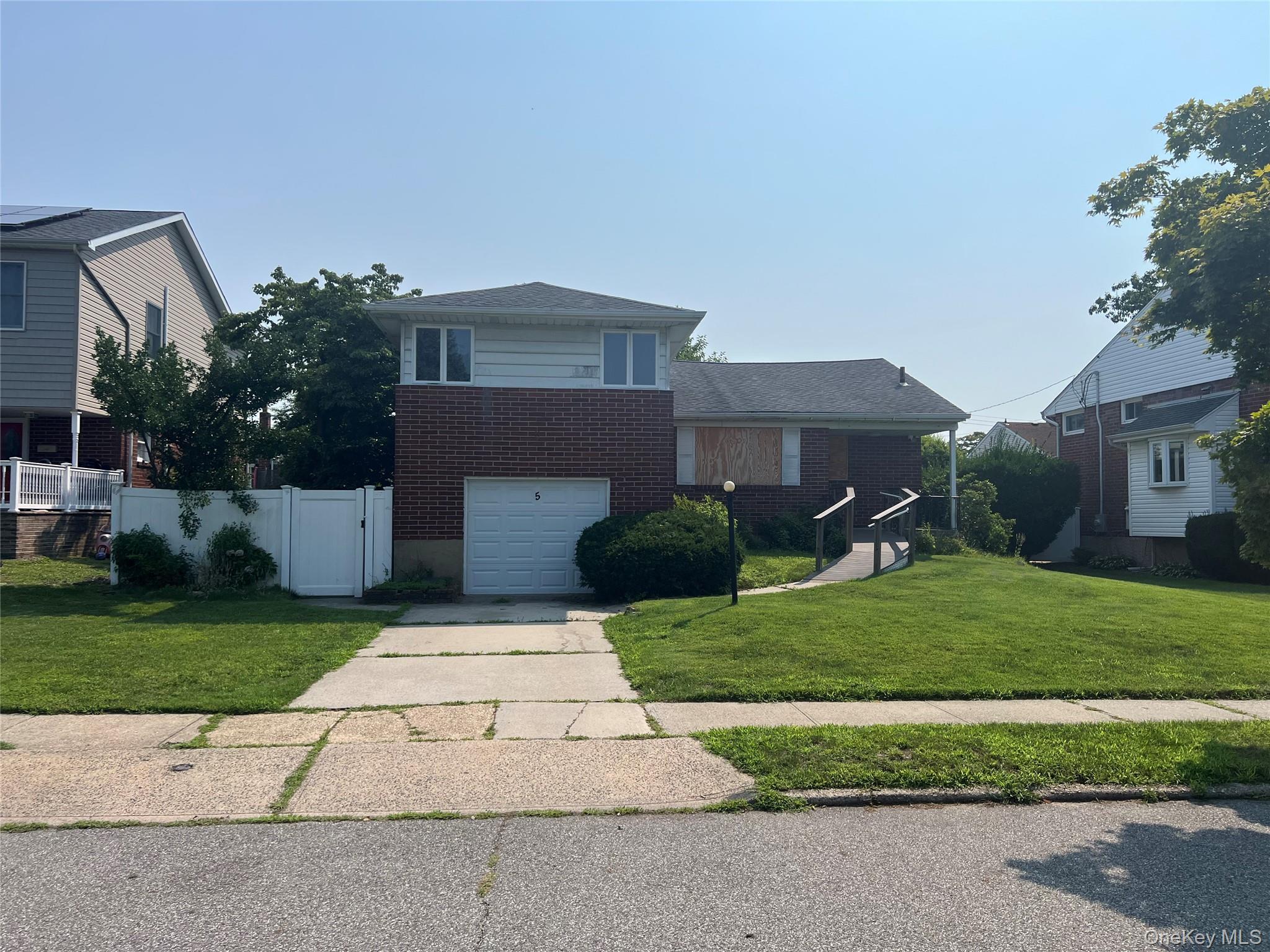 Winding Rd, Massapequa, NY 11758
