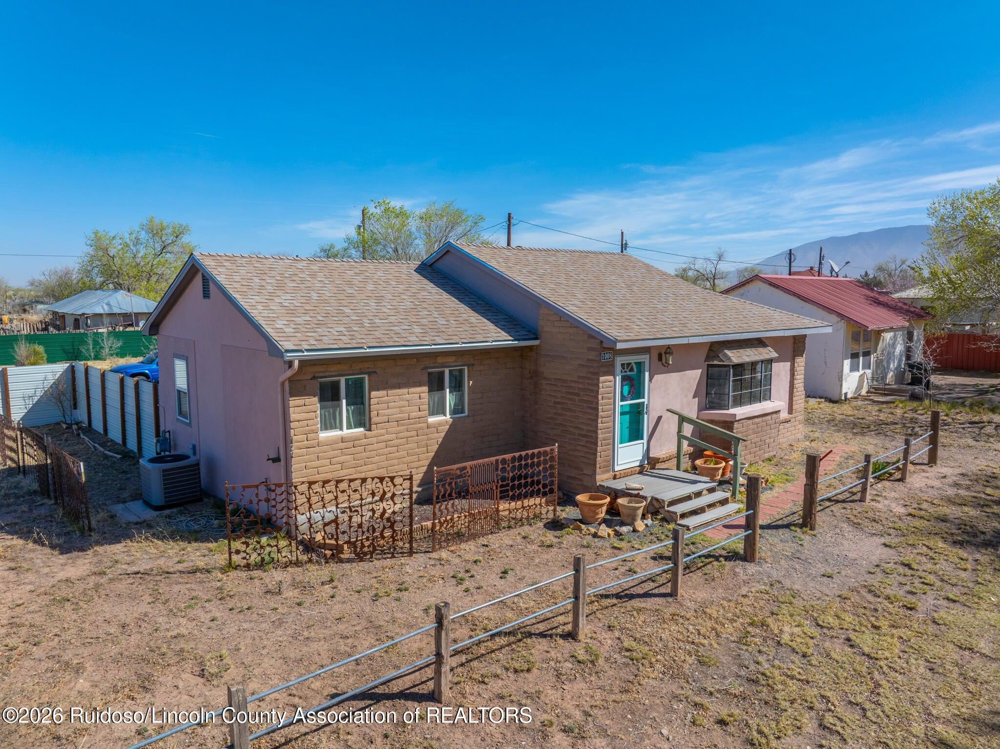 5th St, Carrizozo, NM 88301