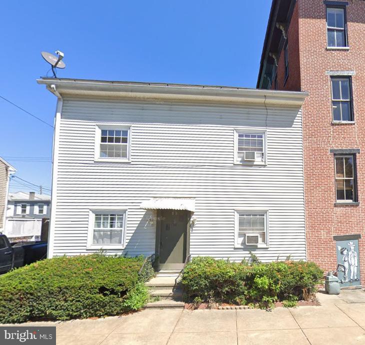 S Charlotte St, Manheim, PA 17545