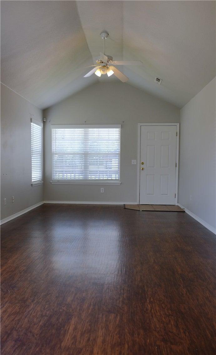 Cascade Cir, Springdale, AR 72764