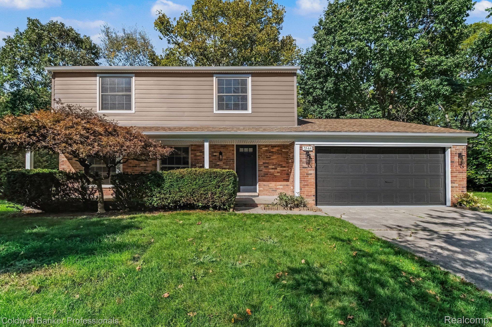 Oxford Dr, Troy, MI 48084