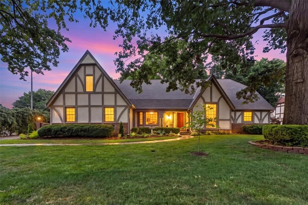 W 101st Ter, Leawood, KS 66206