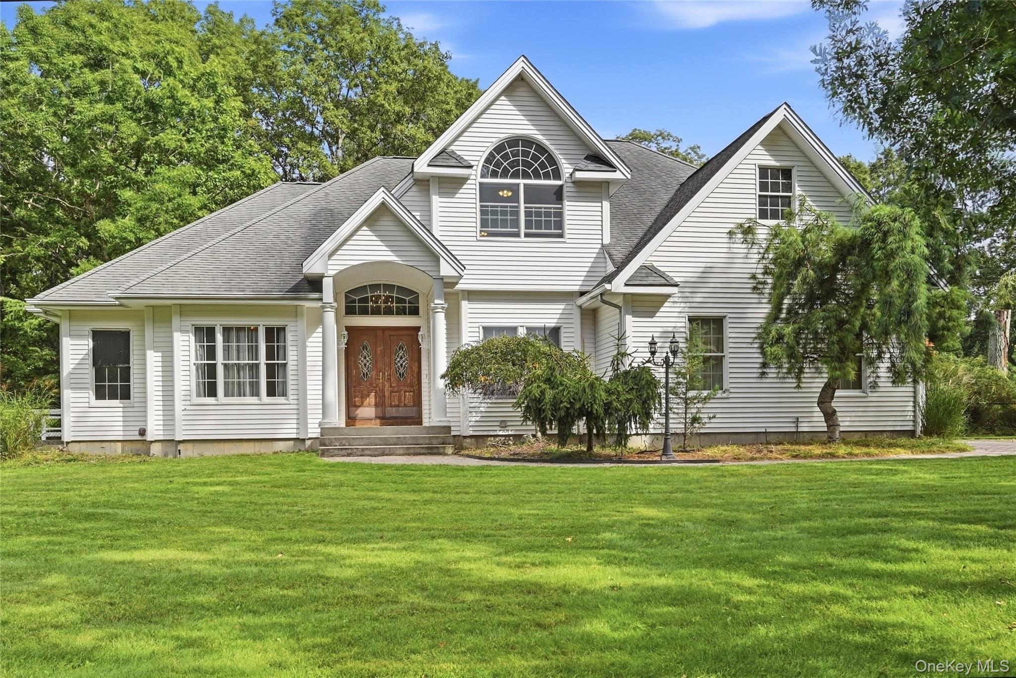 E Margin Rd, Ridge, NY 11961