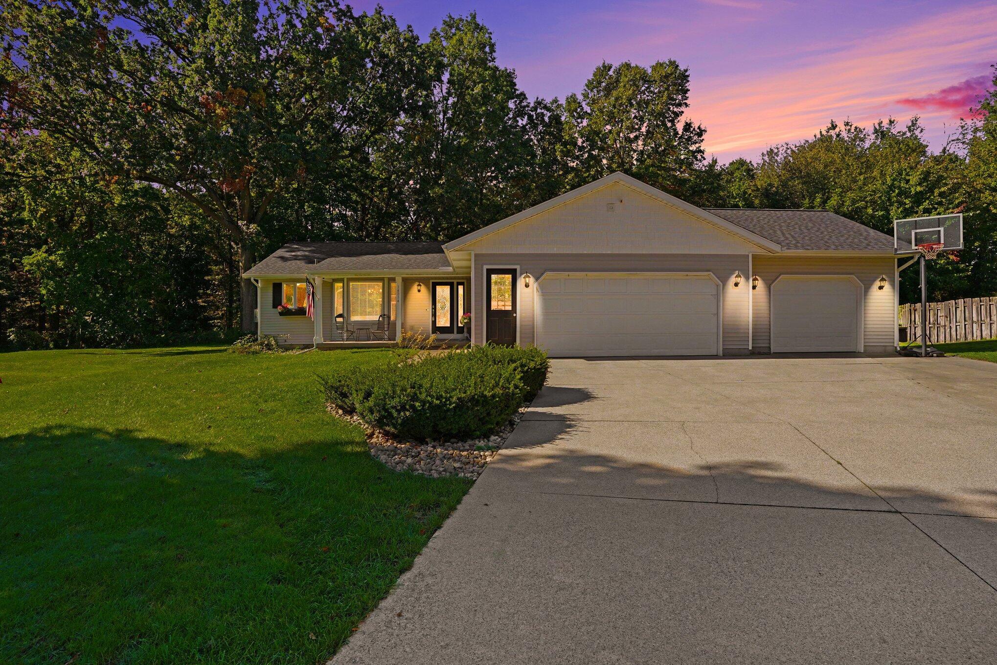 Sunview Dr, Holland, MI 49424