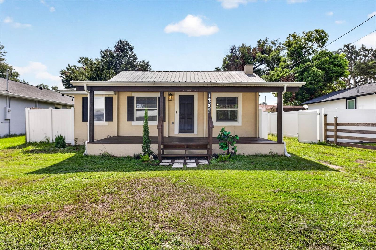 Lawrence St, Dade City, FL 33523