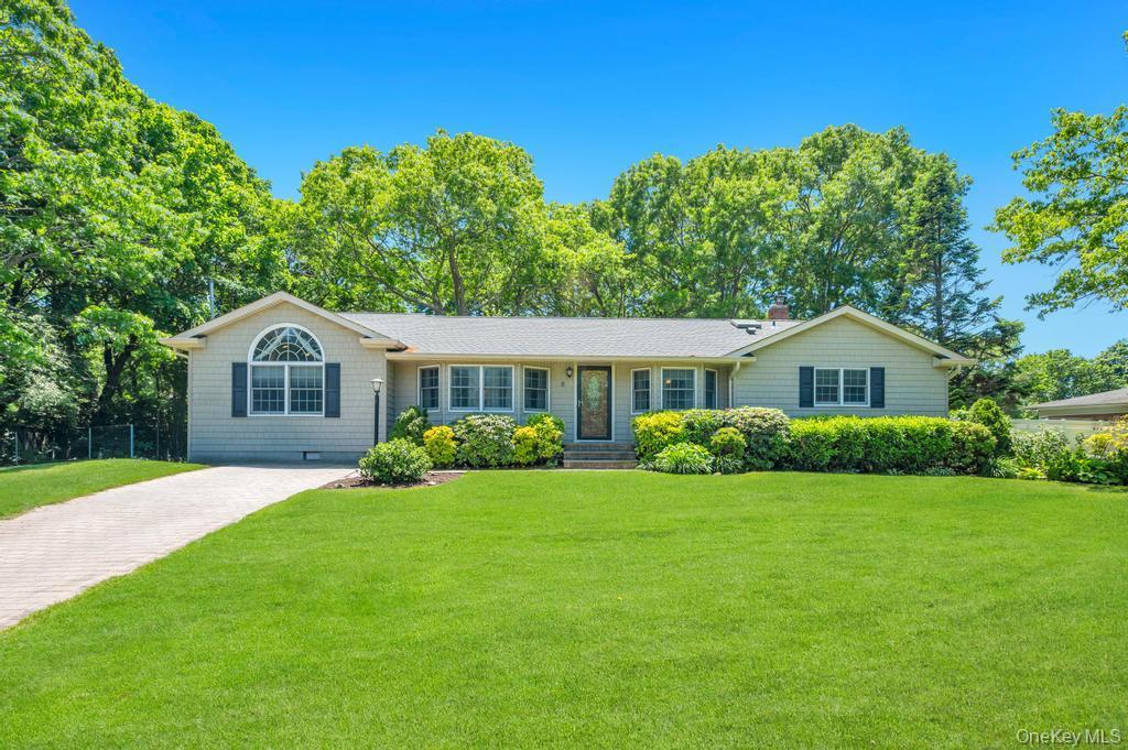 Camille Ln, Holbrook, NY 11741