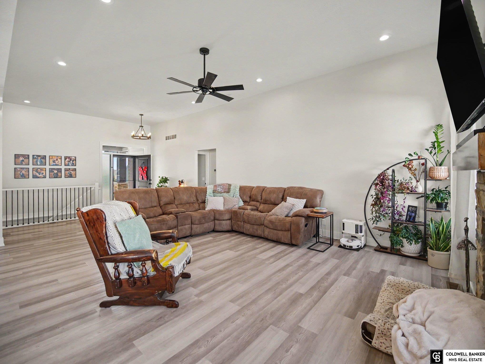W Avalanche Rd, Lincoln, NE 68521