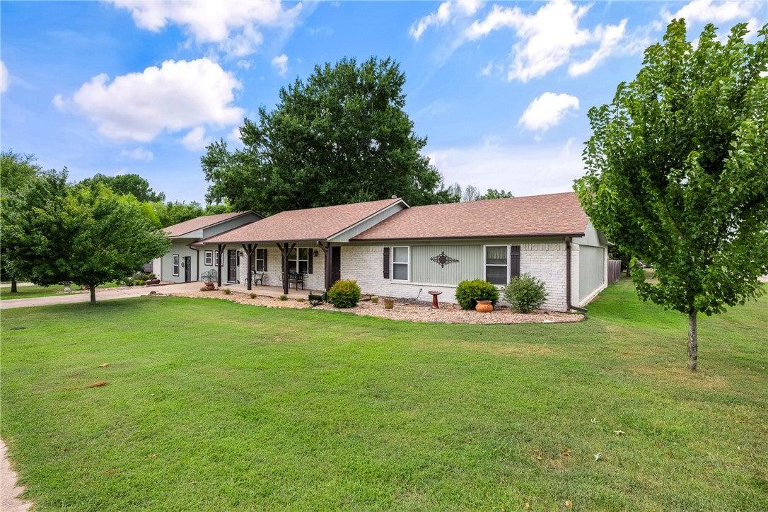 E Rolling Hills Dr, Fayetteville, AR 72703