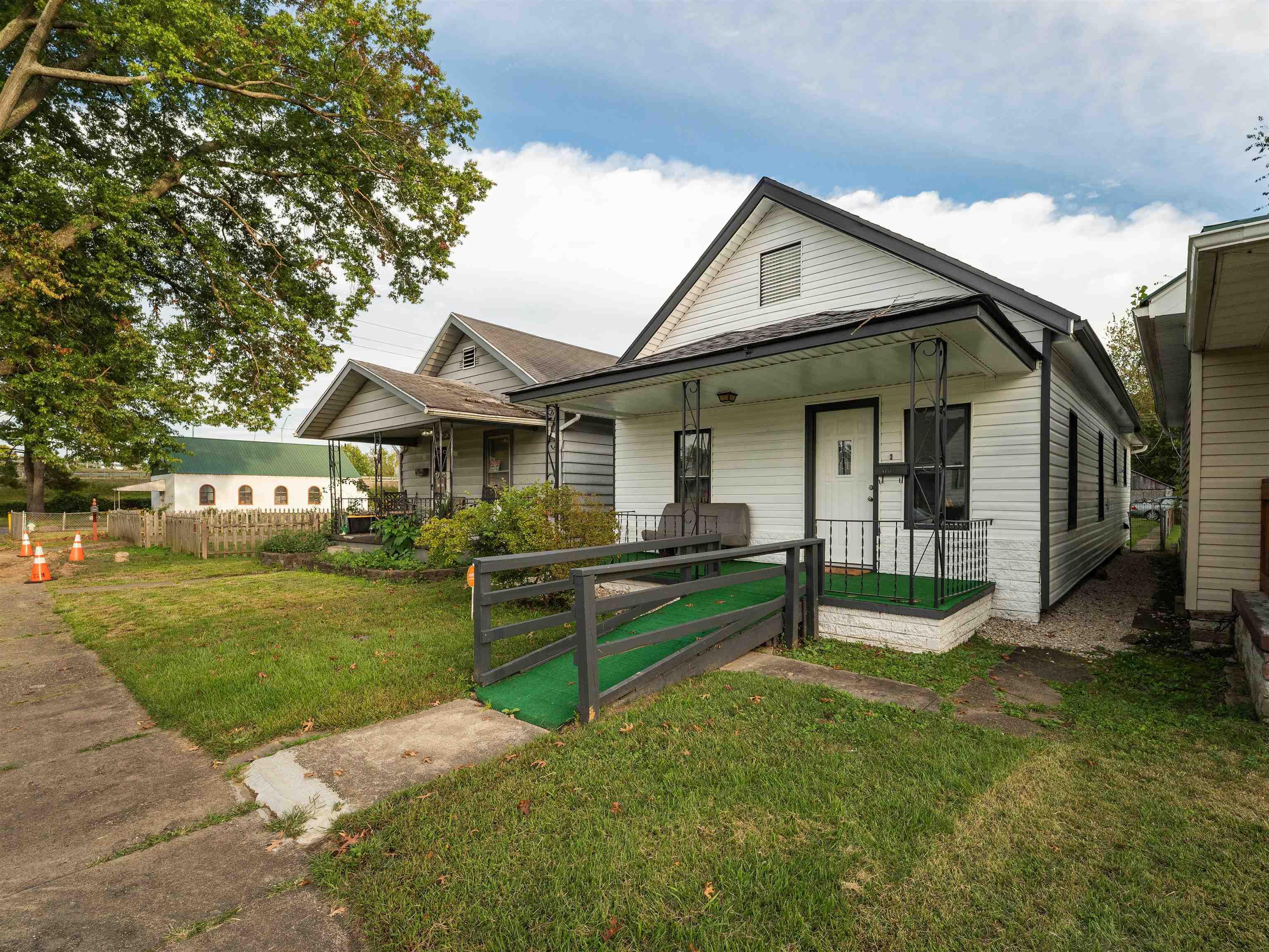 Monroe Ave, Huntington, WV 25704