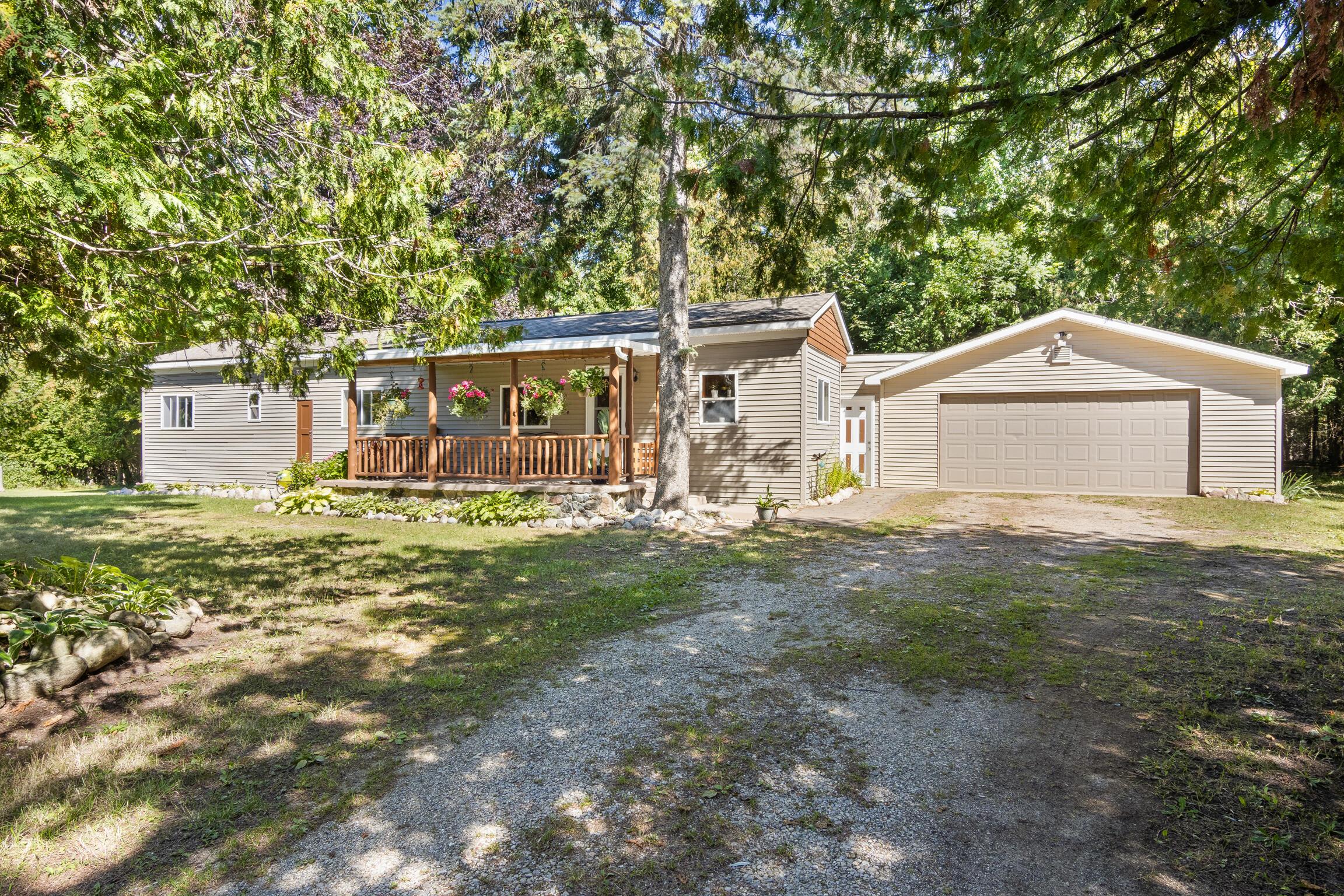 Burgess Rd, Charlevoix, MI 49720